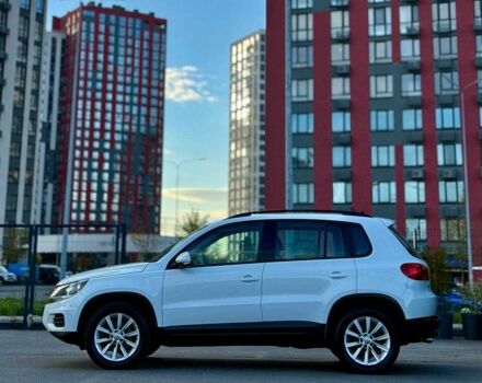 Білий Фольксваген Тігуан, об'ємом двигуна 2 л та пробігом 137 тис. км за 13800 $, фото 5 на Automoto.ua