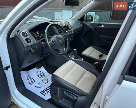 Белый Фольксваген Тигуан, объемом двигателя 2 л и пробегом 208 тыс. км за 13700 $, фото 8 на Automoto.ua