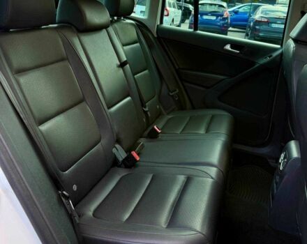 Білий Фольксваген Тігуан, об'ємом двигуна 2 л та пробігом 156 тис. км за 15500 $, фото 13 на Automoto.ua