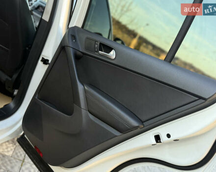 Белый Фольксваген Тигуан, объемом двигателя 1.98 л и пробегом 118 тыс. км за 11750 $, фото 53 на Automoto.ua