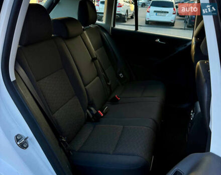 Білий Фольксваген Тігуан, об'ємом двигуна 2 л та пробігом 137 тис. км за 13800 $, фото 38 на Automoto.ua