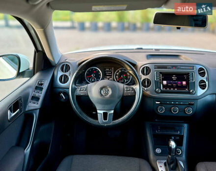 Білий Фольксваген Тігуан, об'ємом двигуна 2 л та пробігом 137 тис. км за 13800 $, фото 43 на Automoto.ua