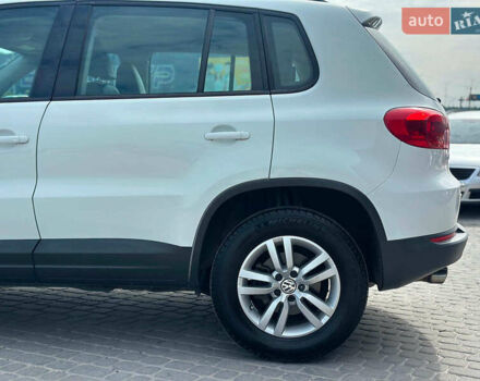 Білий Фольксваген Тігуан, об'ємом двигуна 2 л та пробігом 152 тис. км за 12300 $, фото 6 на Automoto.ua