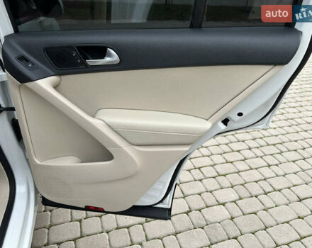 Білий Фольксваген Тігуан, об'ємом двигуна 1.98 л та пробігом 137 тис. км за 13999 $, фото 40 на Automoto.ua