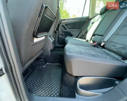 Білий Фольксваген Тігуан, об'ємом двигуна 2 л та пробігом 270 тис. км за 23000 $, фото 32 на Automoto.ua