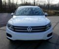 Белый Фольксваген Тигуан, объемом двигателя 2 л и пробегом 70 тыс. км за 8400 $, фото 1 на Automoto.ua