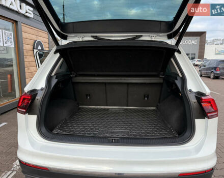 Белый Фольксваген Тигуан, объемом двигателя 1.97 л и пробегом 58 тыс. км за 27999 $, фото 28 на Automoto.ua