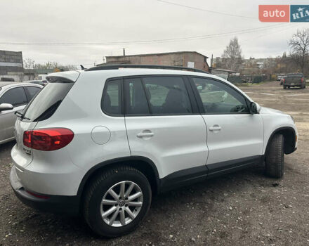 Білий Фольксваген Тігуан, об'ємом двигуна 2 л та пробігом 191 тис. км за 13500 $, фото 10 на Automoto.ua