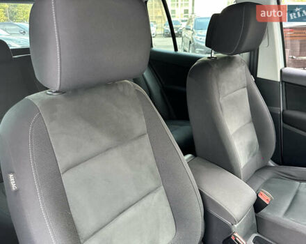 Білий Фольксваген Тігуан, об'ємом двигуна 1.4 л та пробігом 110 тис. км за 14000 $, фото 31 на Automoto.ua