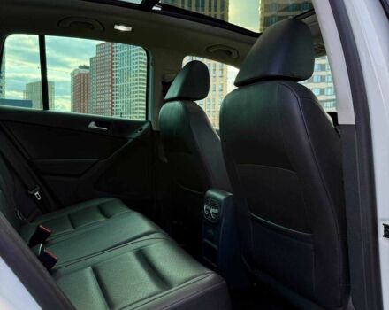 Білий Фольксваген Тігуан, об'ємом двигуна 2 л та пробігом 156 тис. км за 15500 $, фото 14 на Automoto.ua