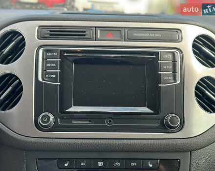 Білий Фольксваген Тігуан, об'ємом двигуна 2 л та пробігом 152 тис. км за 12300 $, фото 22 на Automoto.ua