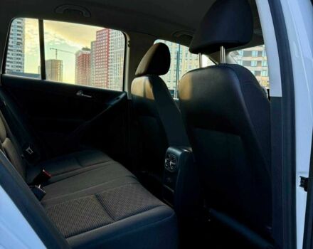 Білий Фольксваген Тігуан, об'ємом двигуна 2 л та пробігом 137 тис. км за 13800 $, фото 15 на Automoto.ua