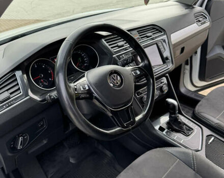 Білий Фольксваген Тігуан, об'ємом двигуна 1.98 л та пробігом 125 тис. км за 21300 $, фото 23 на Automoto.ua