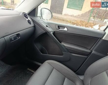 Білий Фольксваген Тігуан, об'ємом двигуна 2 л та пробігом 170 тис. км за 14100 $, фото 10 на Automoto.ua