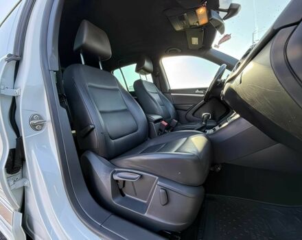 Белый Фольксваген Тигуан, объемом двигателя 2 л и пробегом 72 тыс. км за 5000 $, фото 2 на Automoto.ua