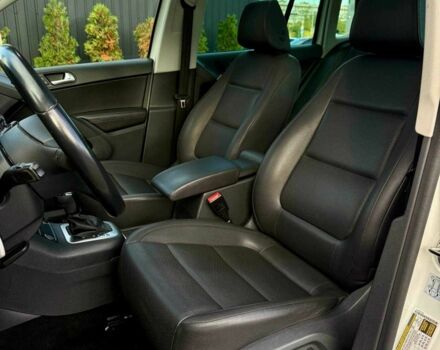 Білий Фольксваген Тігуан, об'ємом двигуна 2 л та пробігом 156 тис. км за 15500 $, фото 11 на Automoto.ua