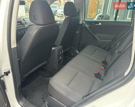 Білий Фольксваген Тігуан, об'ємом двигуна 2 л та пробігом 191 тис. км за 13500 $, фото 27 на Automoto.ua