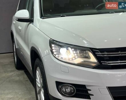 Білий Фольксваген Тігуан, об'ємом двигуна 2 л та пробігом 52 тис. км за 15700 $, фото 1 на Automoto.ua
