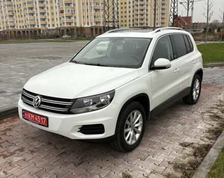 Белый Фольксваген Тигуан, объемом двигателя 2 л и пробегом 126 тыс. км за 14499 $, фото 1 на Automoto.ua