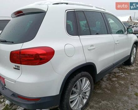 Білий Фольксваген Тігуан, об'ємом двигуна 2 л та пробігом 170 тис. км за 14100 $, фото 3 на Automoto.ua