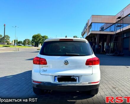 Белый Фольксваген Тигуан, объемом двигателя 2 л и пробегом 150 тыс. км за 12500 $, фото 4 на Automoto.ua
