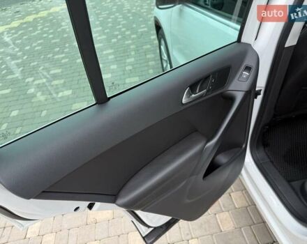 Білий Фольксваген Тігуан, об'ємом двигуна 1.98 л та пробігом 150 тис. км за 13900 $, фото 63 на Automoto.ua