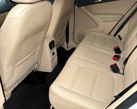 Белый Фольксваген Тигуан, объемом двигателя 2 л и пробегом 130 тыс. км за 12700 $, фото 10 на Automoto.ua