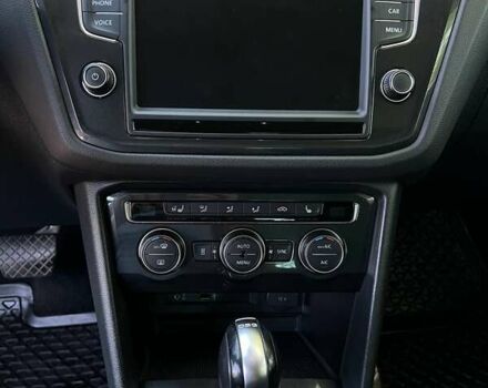 Білий Фольксваген Тігуан, об'ємом двигуна 2 л та пробігом 270 тис. км за 23000 $, фото 28 на Automoto.ua