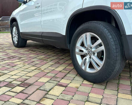 Белый Фольксваген Тигуан, объемом двигателя 2 л и пробегом 208 тыс. км за 13700 $, фото 5 на Automoto.ua