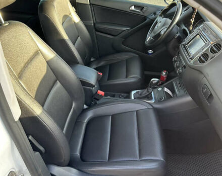 Білий Фольксваген Тігуан, об'ємом двигуна 1.98 л та пробігом 140 тис. км за 14000 $, фото 12 на Automoto.ua