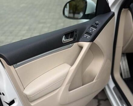 Белый Фольксваген Тигуан, объемом двигателя 1.98 л и пробегом 105 тыс. км за 16000 $, фото 5 на Automoto.ua