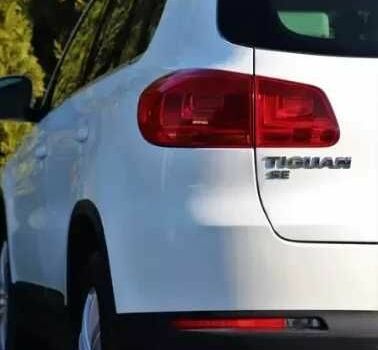 Білий Фольксваген Тігуан, об'ємом двигуна 2 л та пробігом 117 тис. км за 8700 $, фото 2 на Automoto.ua