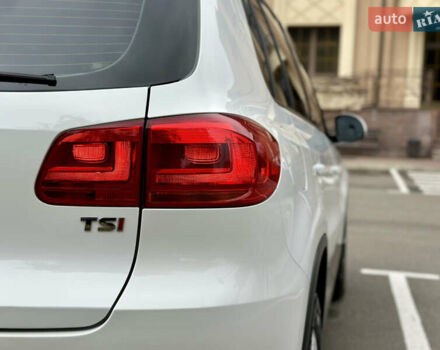 Белый Фольксваген Тигуан, объемом двигателя 2 л и пробегом 228 тыс. км за 12999 $, фото 15 на Automoto.ua