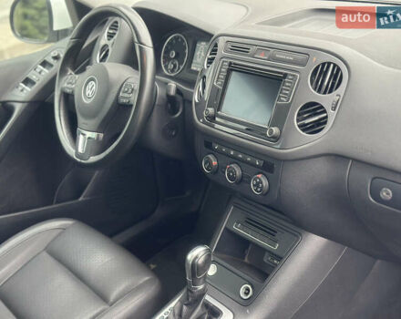 Білий Фольксваген Тігуан, об'ємом двигуна 2 л та пробігом 213 тис. км за 14750 $, фото 18 на Automoto.ua