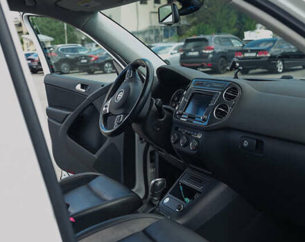 Білий Фольксваген Тігуан, об'ємом двигуна 1.98 л та пробігом 105 тис. км за 12800 $, фото 11 на Automoto.ua