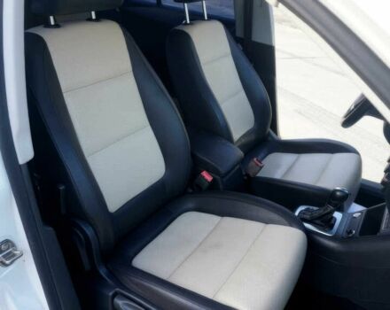 Белый Фольксваген Тигуан, объемом двигателя 2 л и пробегом 70 тыс. км за 8400 $, фото 9 на Automoto.ua