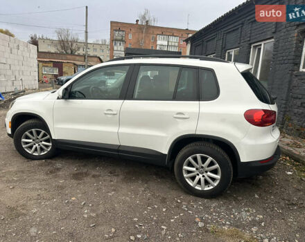 Білий Фольксваген Тігуан, об'ємом двигуна 2 л та пробігом 191 тис. км за 13500 $, фото 16 на Automoto.ua