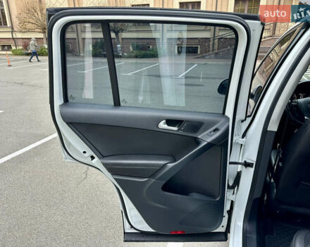 Белый Фольксваген Тигуан, объемом двигателя 2 л и пробегом 228 тыс. км за 12999 $, фото 39 на Automoto.ua