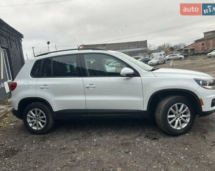 Білий Фольксваген Тігуан, об'ємом двигуна 2 л та пробігом 191 тис. км за 13500 $, фото 8 на Automoto.ua