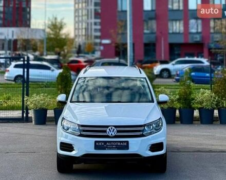 Білий Фольксваген Тігуан, об'ємом двигуна 2 л та пробігом 137 тис. км за 13800 $, фото 4 на Automoto.ua