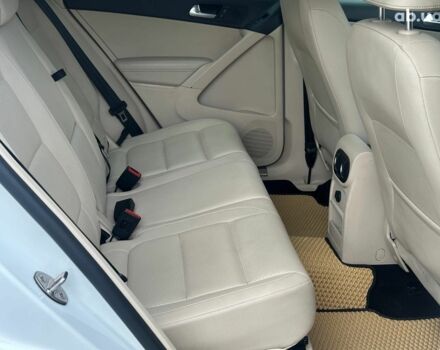 Білий Фольксваген Тігуан, об'ємом двигуна 2 л та пробігом 156 тис. км за 14990 $, фото 15 на Automoto.ua