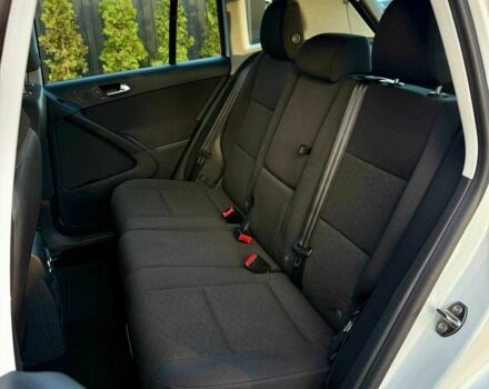 Білий Фольксваген Тігуан, об'ємом двигуна 2 л та пробігом 137 тис. км за 13800 $, фото 16 на Automoto.ua