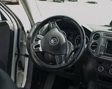 Білий Фольксваген Тігуан, об'ємом двигуна 1.98 л та пробігом 105 тис. км за 12800 $, фото 9 на Automoto.ua