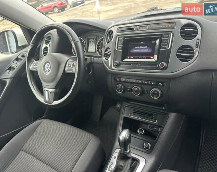Білий Фольксваген Тігуан, об'ємом двигуна 2 л та пробігом 191 тис. км за 13500 $, фото 30 на Automoto.ua