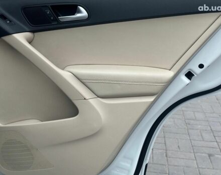 Білий Фольксваген Тігуан, об'ємом двигуна 2 л та пробігом 156 тис. км за 14990 $, фото 16 на Automoto.ua