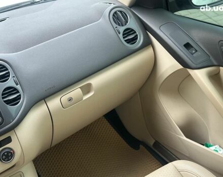 Білий Фольксваген Тігуан, об'ємом двигуна 2 л та пробігом 156 тис. км за 14990 $, фото 19 на Automoto.ua