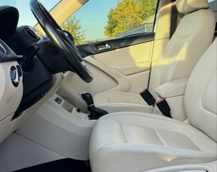 Белый Фольксваген Тигуан, объемом двигателя 2 л и пробегом 132 тыс. км за 13900 $, фото 15 на Automoto.ua