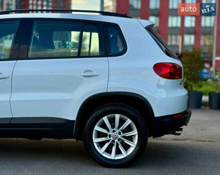 Білий Фольксваген Тігуан, об'ємом двигуна 2 л та пробігом 137 тис. км за 13800 $, фото 7 на Automoto.ua