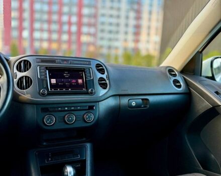 Білий Фольксваген Тігуан, об'ємом двигуна 2 л та пробігом 137 тис. км за 13800 $, фото 21 на Automoto.ua