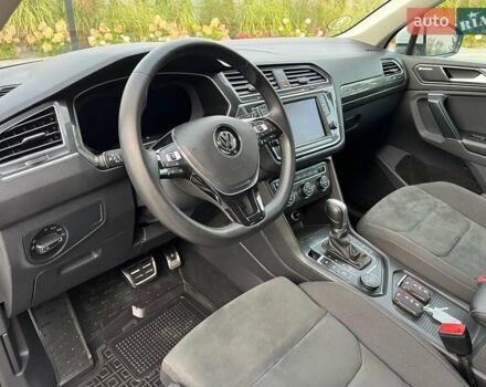 Білий Фольксваген Тігуан, об'ємом двигуна 2 л та пробігом 248 тис. км за 21500 $, фото 47 на Automoto.ua